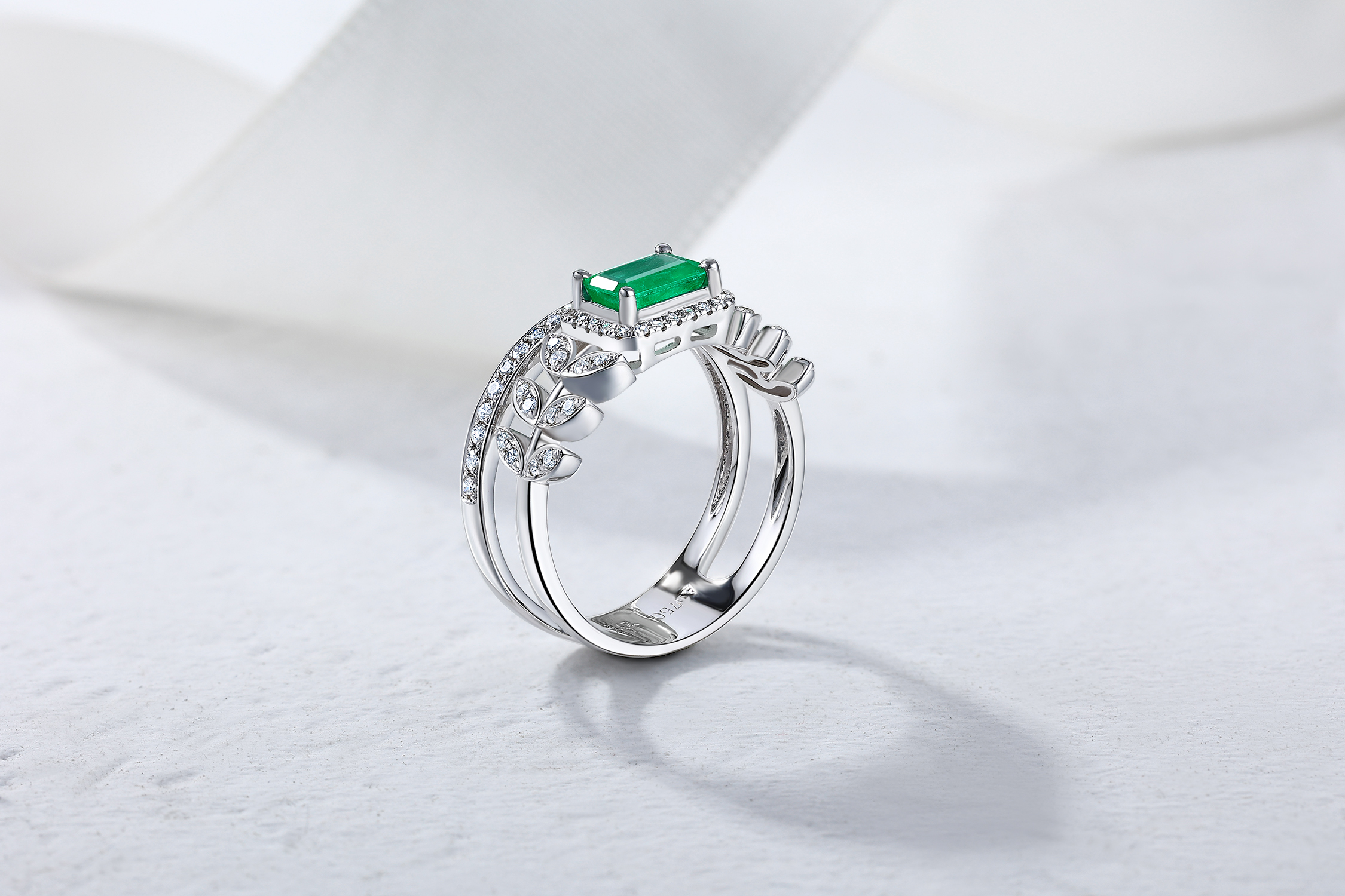 正品18K白金镶嵌天然祖母绿钻石珠宝戒指送礼指环首饰可定制定做