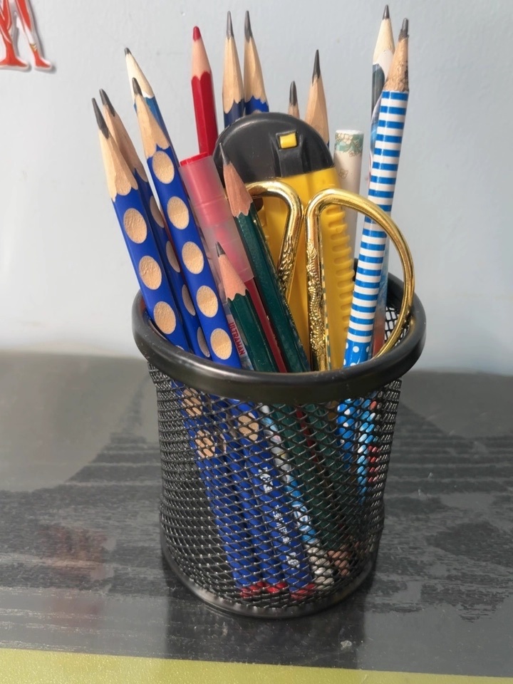 笔筒圆形加厚款金属网格学生办公室桌面收纳