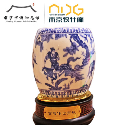 萧何月下追韩信青花笔筒